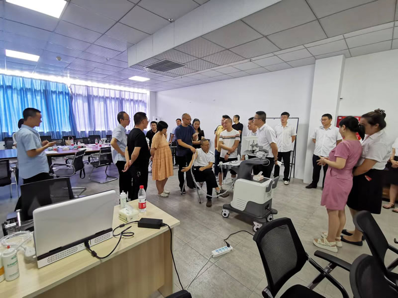 綿陽(yáng)市、江油市醫(yī)療領(lǐng)航者蒞臨我司，共繪健康未來(lái)新篇章！2.jpg