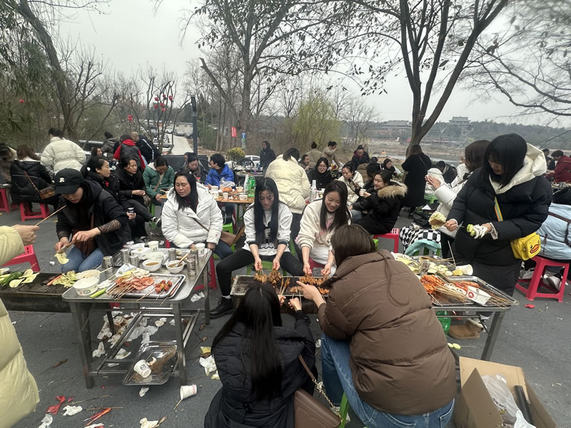 綿陽市先鋒醫(yī)療器械有限公司—— 慶?！?.8婦女節(jié)”，共赴燒烤盛宴，致敬巾幗風采1.jpg